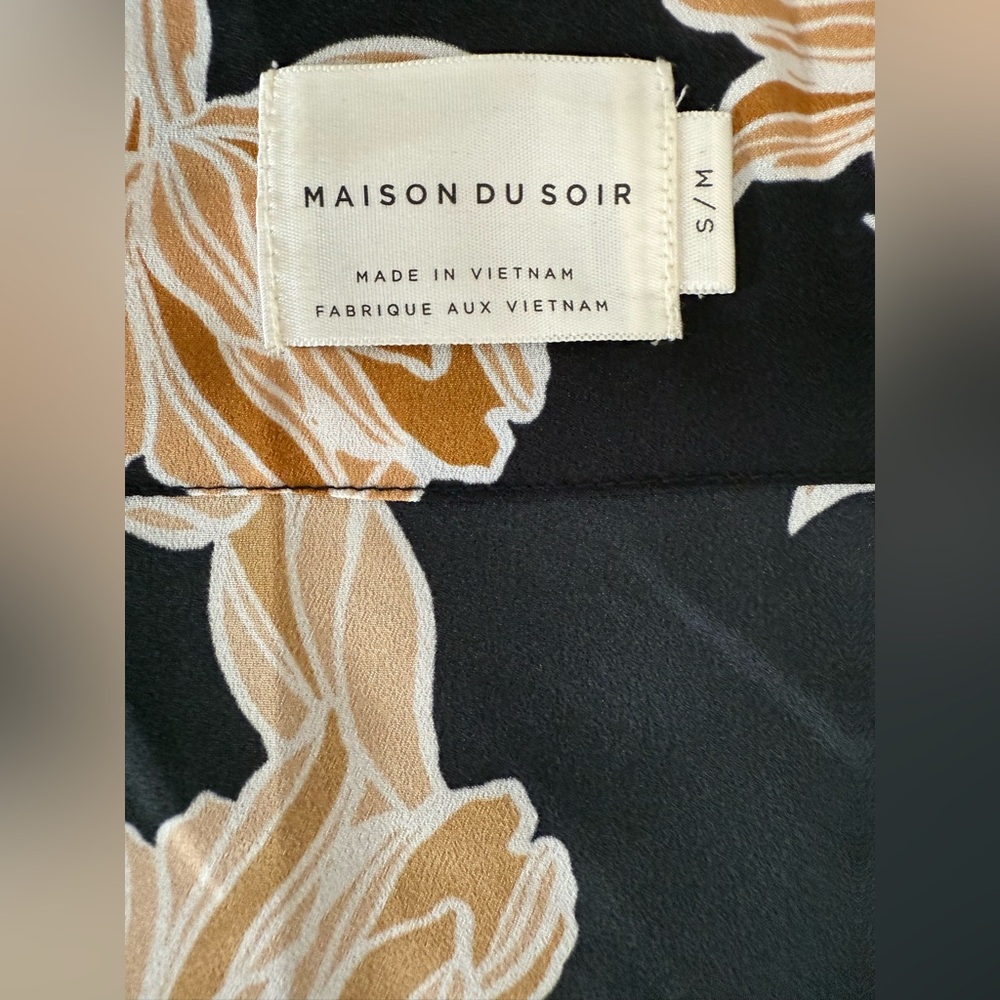 Floral Black and Gold Wrap - Picture 3 of 3